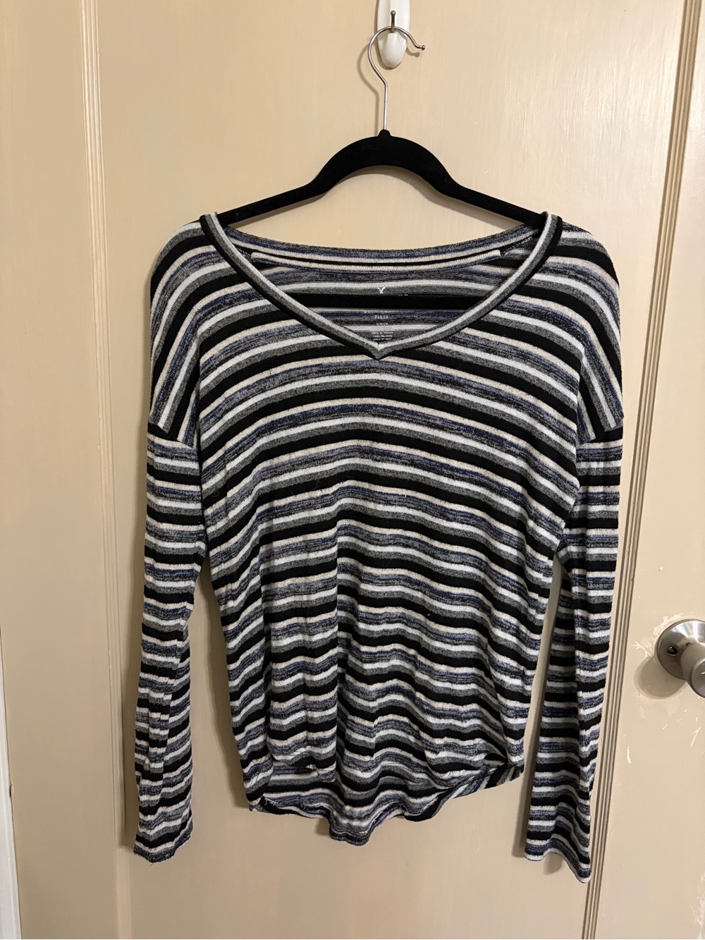 American Eagle Outfitters Black, Gray & White Striped V‑Neck Long Sleeve Top